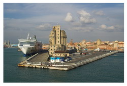 Livorno Kreuzfahrt Hafen Transfer mit Mercedes E Klasse, Transfer mit Mercedes S Klasse, VITO, VIANO Livorno Kreuzfahrt Hafen Transfer mit Mercedes E Klasse, Transfer mit Mercedes S Klasse, VITO, VIANO